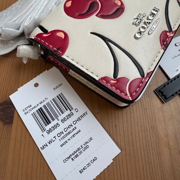 ❤️ Coach Mini Wallet On A Chain With Cherry Print - Picture 9 of 12